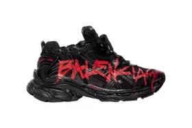 Runner Graffiti Sneaker in Red and black mesh and nylon reps